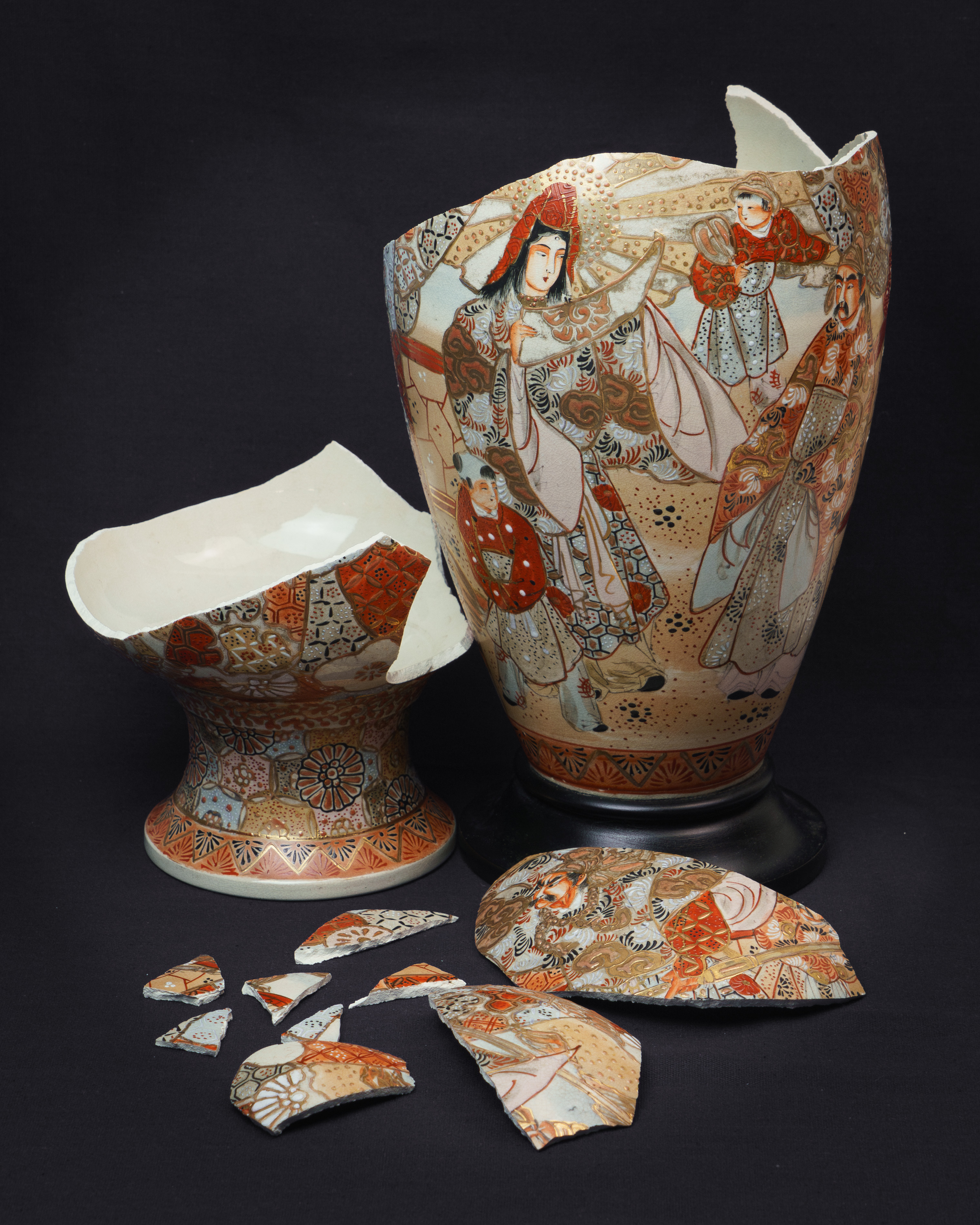 satsuma vase before kintsugi restoration